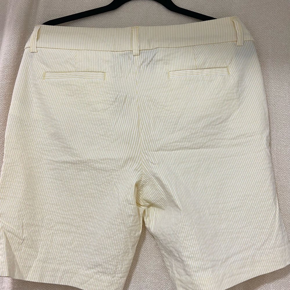 Dalia Women's Light White&Yellow striped stretch Bermuda Size 12